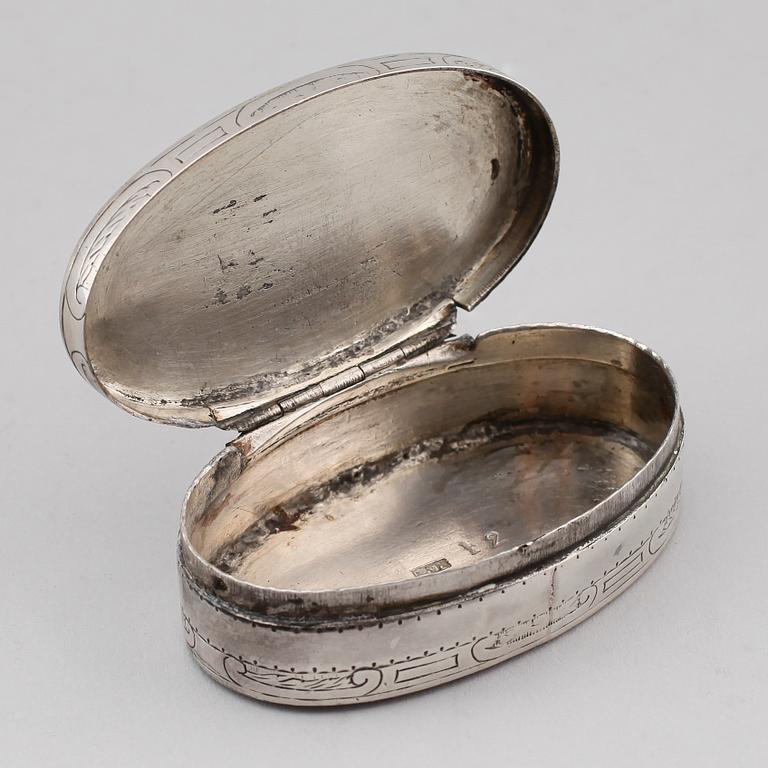 DOSA, silver, Carl Magnus Lundgren, Falköping 1791. Vikt ca 65 gram.
