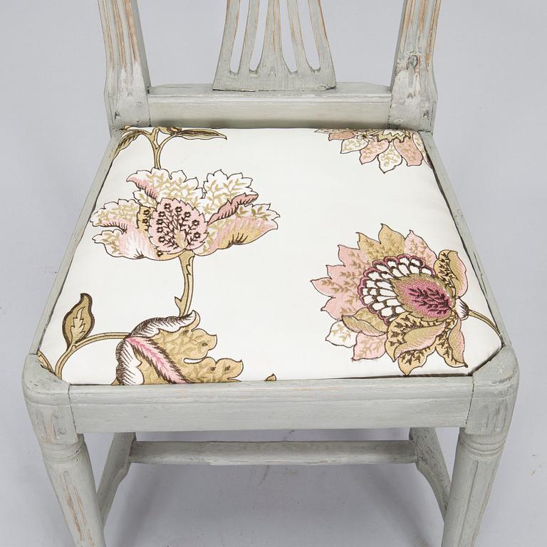 Skrivbord, gustaviansk stil, 1900-tal och stol, gustavianskt provinsarbete, 1700-talets slut.