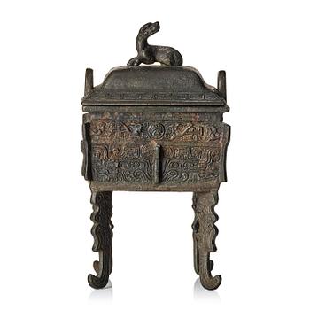 1070. An archaistic bronze censer, Qing dynasty.