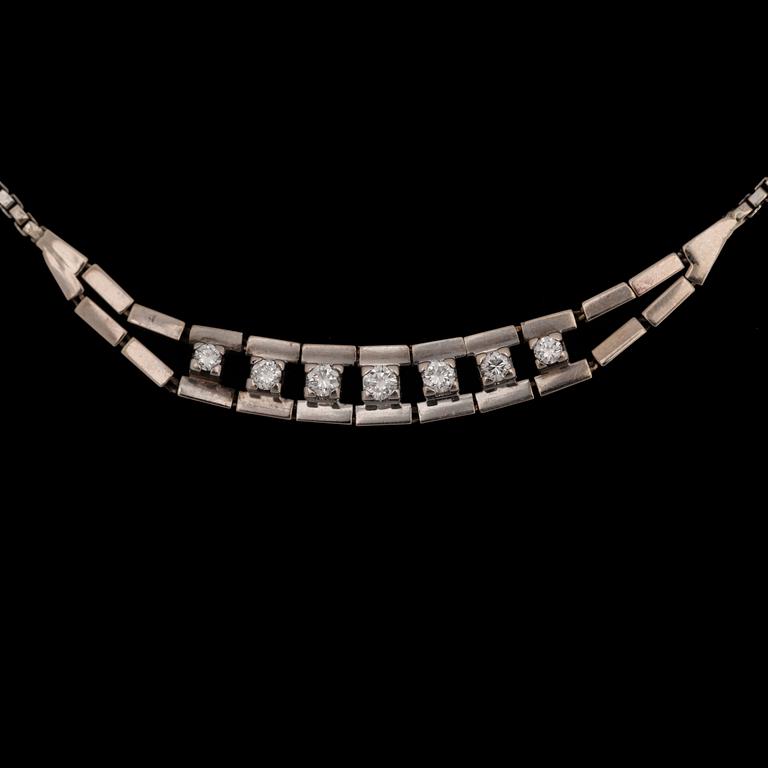 A brilliant cut diamond neclace, tot. app. 0.40 ct.