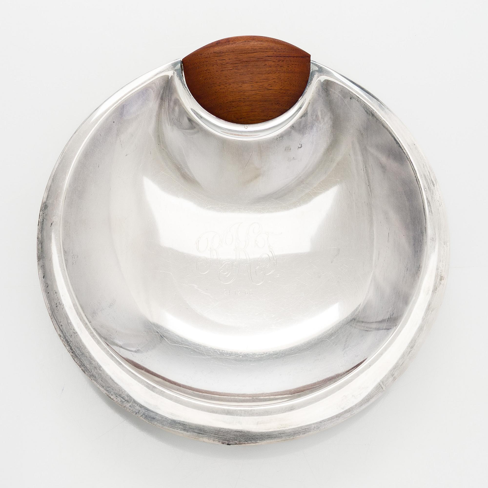 Tapio Wirkkala, breadbasket/ bowl, silver and teak, maker's mark TW, Kultakeskus, Hämeenlinna 1965.