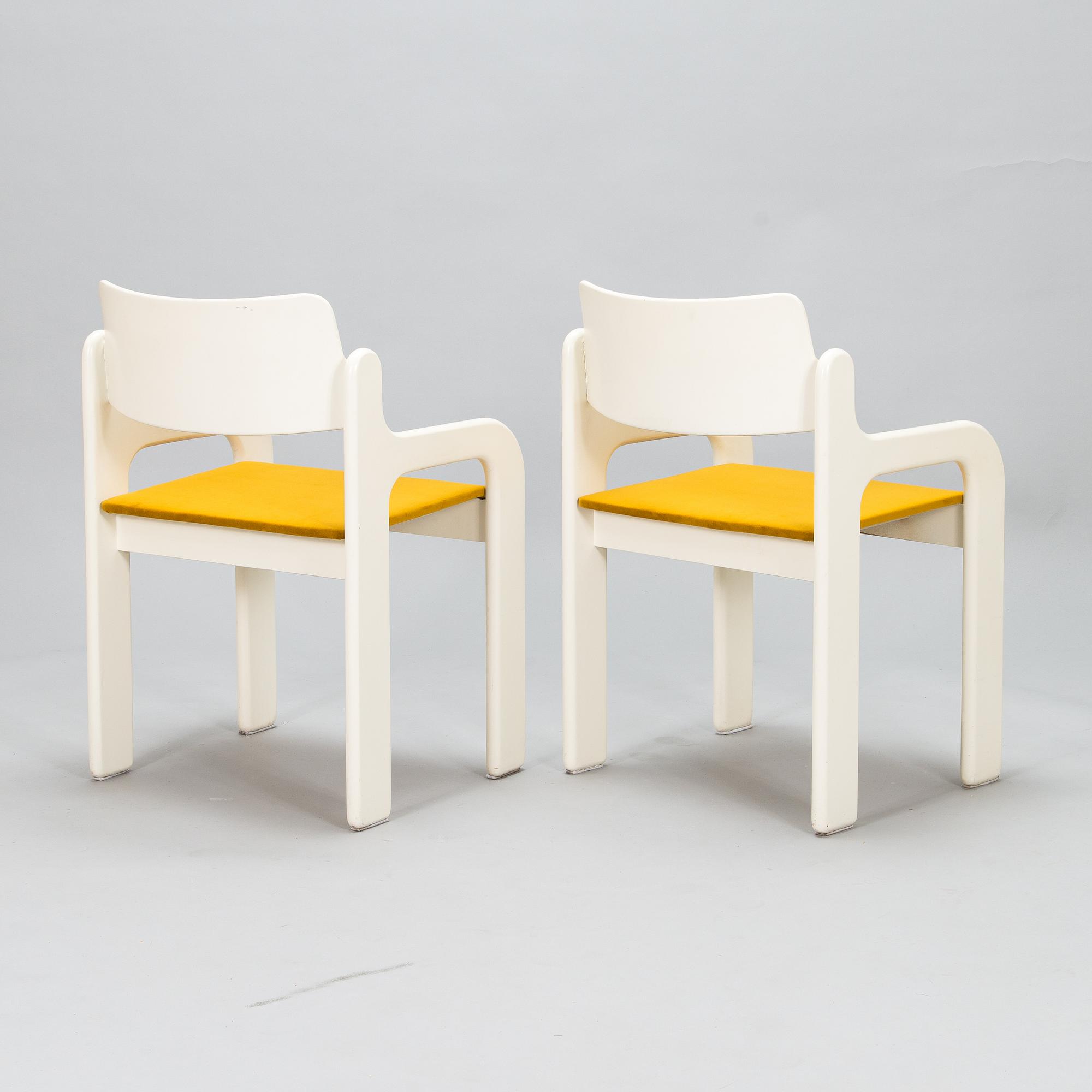 Eero Aarnio, A 1970's dinner table and four chairs "Flamingo" by Asko.