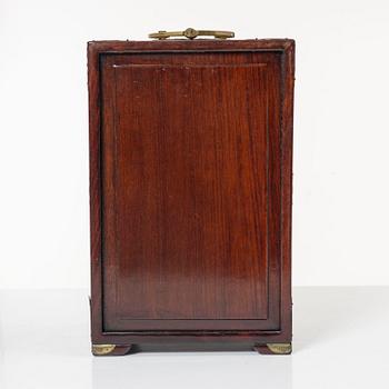 Miniatyrskåp, Kina 1900-tal.