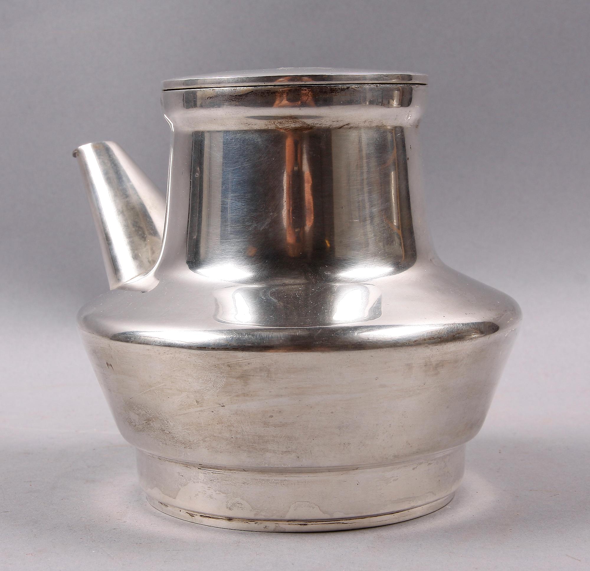 KANNA MED LOCK, silver, Bertil Berggren Askenström 1988. Vikt 419 gram.