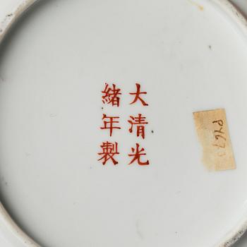 A pair of dishes, late Qing dynasty/early 20th century with Guangxu mark.