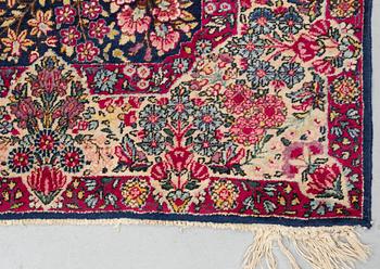 Matto, semi-antique Kerman, ca 218 x 140,5 cm.