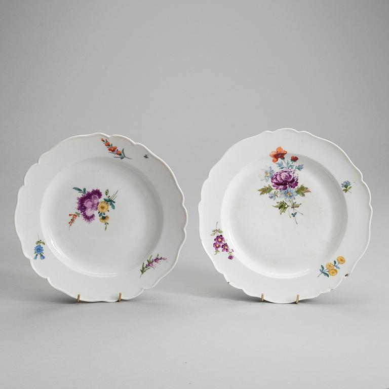 TALLRIKAR, 2 st, porslin, Meissen. Marcolini perioden 1774-1813.