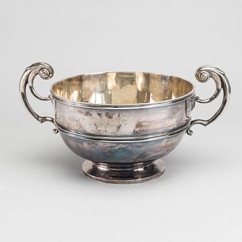An English early 20th century silver bowl, mark of G & S Co Ltd London 1901.