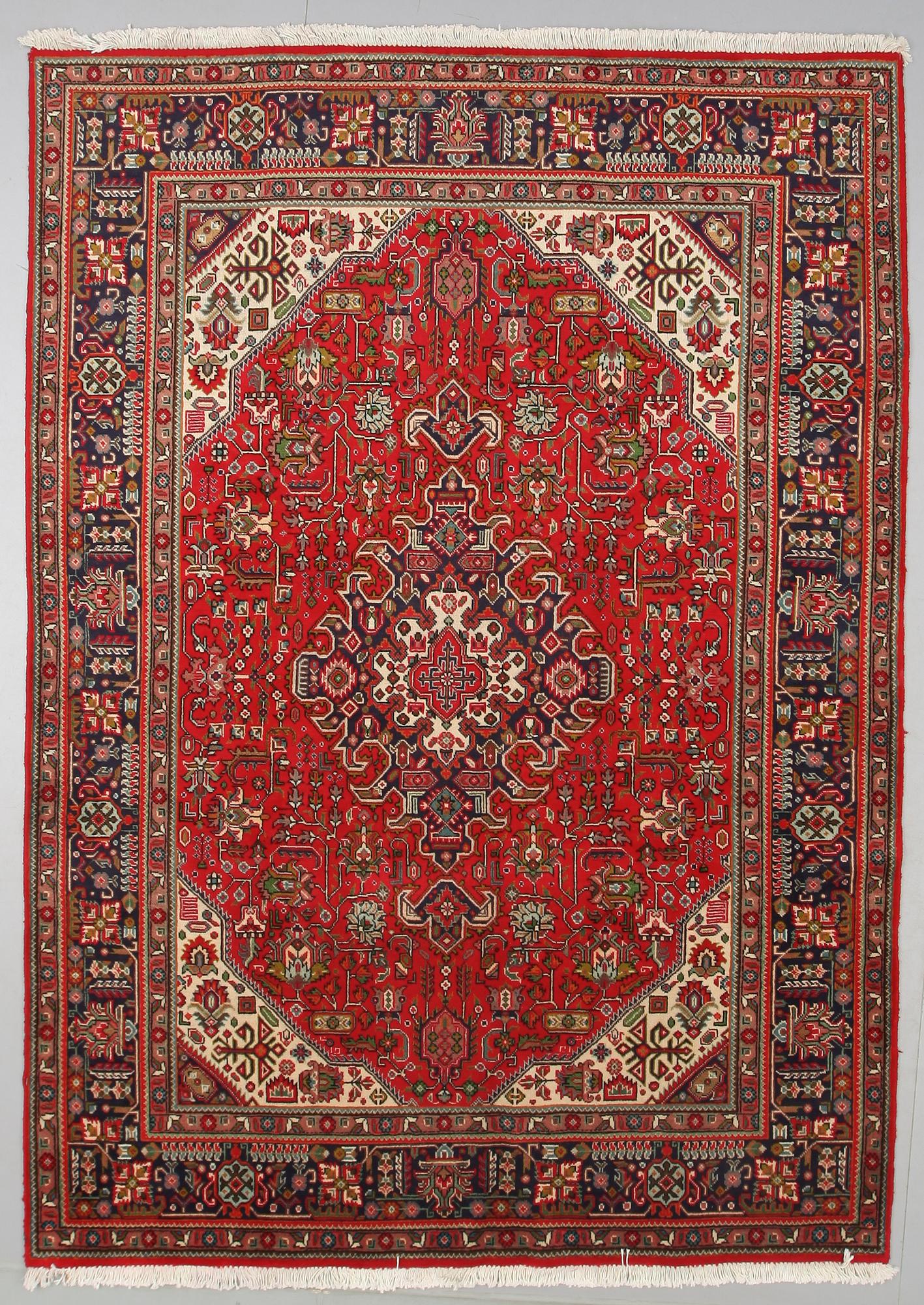 MATTA, Täbriz, ca 285 x 205 cm.