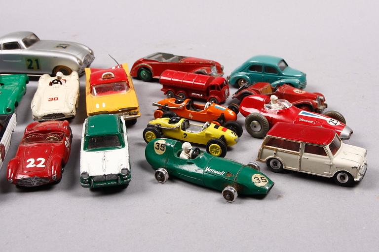 PARTI LEKSAKSBILAR, 22 st. Bl a Corgi, Dinky och Tekno.
