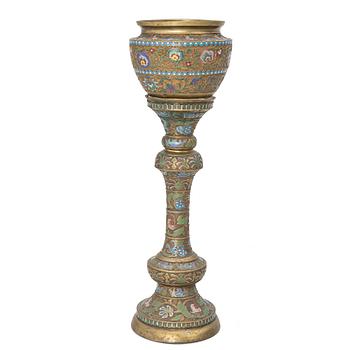 Ytterfoder med piedestal, cloisonné på mässing, Kina, omkring 1900.