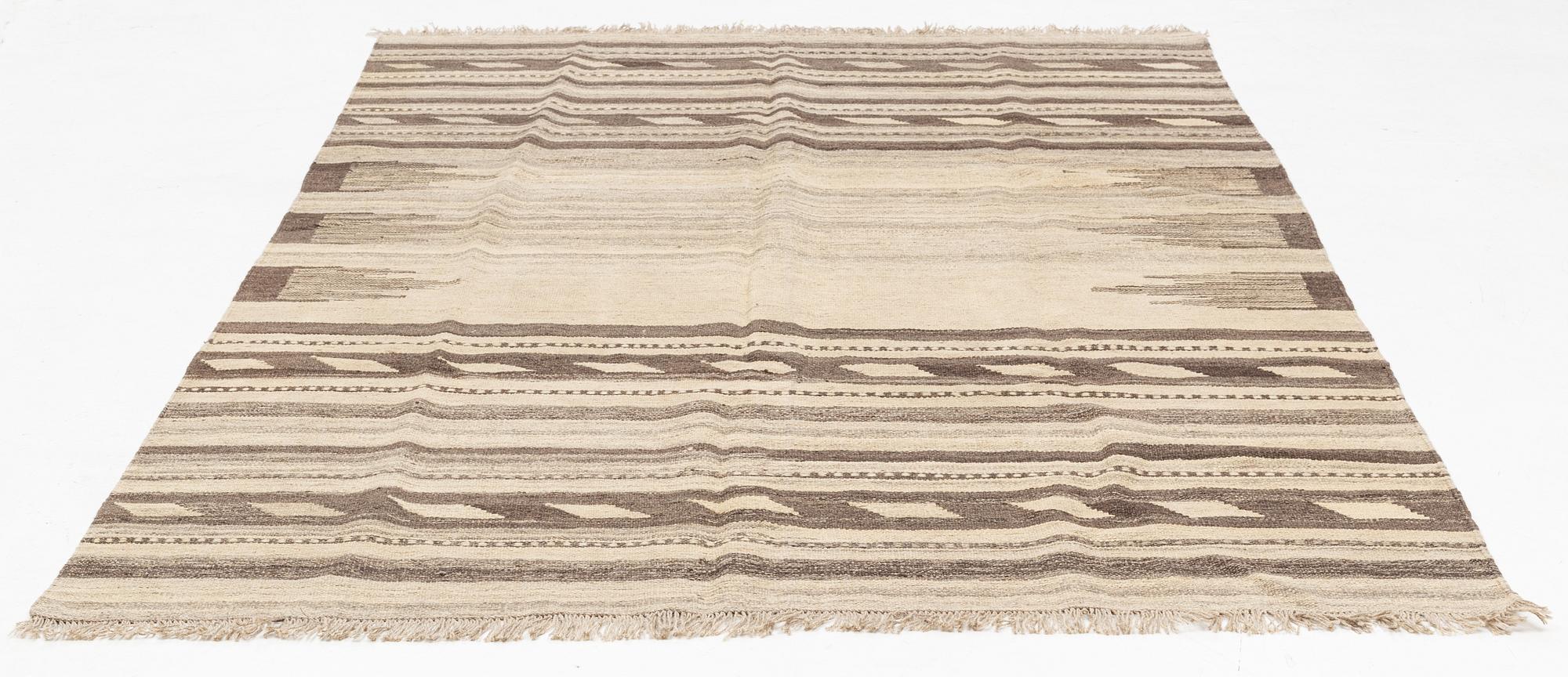 A kilim rug, ca 295 x 196.