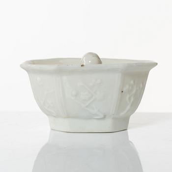 A blanc de chine wine cup, Qing dynasty, Kangxi (1662-1722).