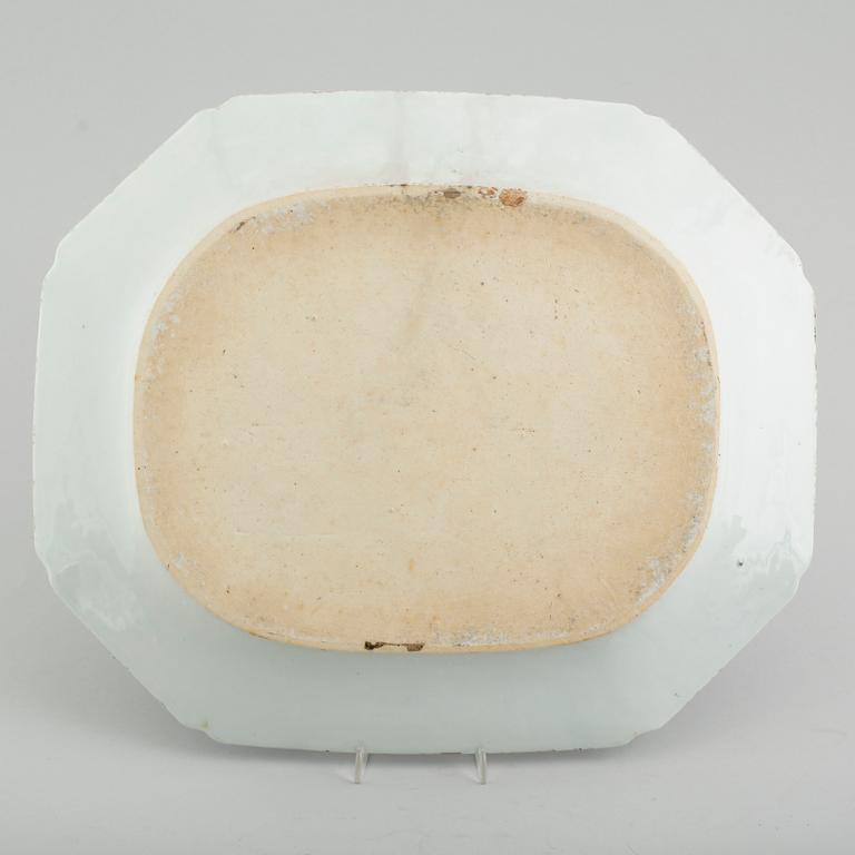STEKFAT, porslin, Kina, Qianlong 1736-1795.