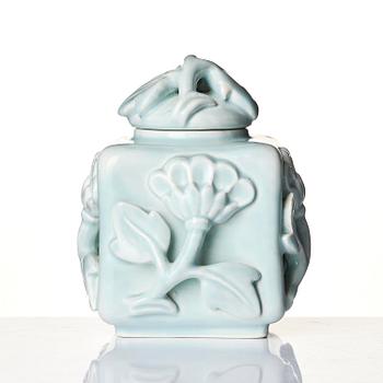 Wilhelm Kåge, a glazed ceramic tea caddy with cover, Gustavsberg, 1925.