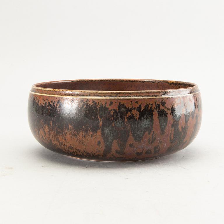 Stig Lindberg, a stoneware bowl, Gustavsberg studio, Sweden 1942-55.