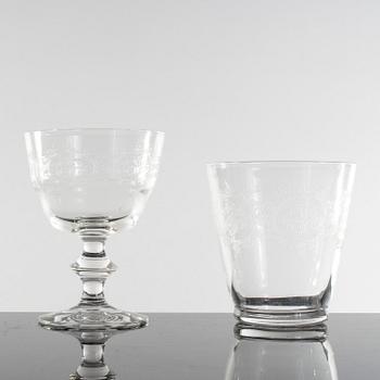 GLASSERVISDELAR, 84 delar, glas, "Elon" Edvin Ollers Kosta, pantografierad, 1900-tal.