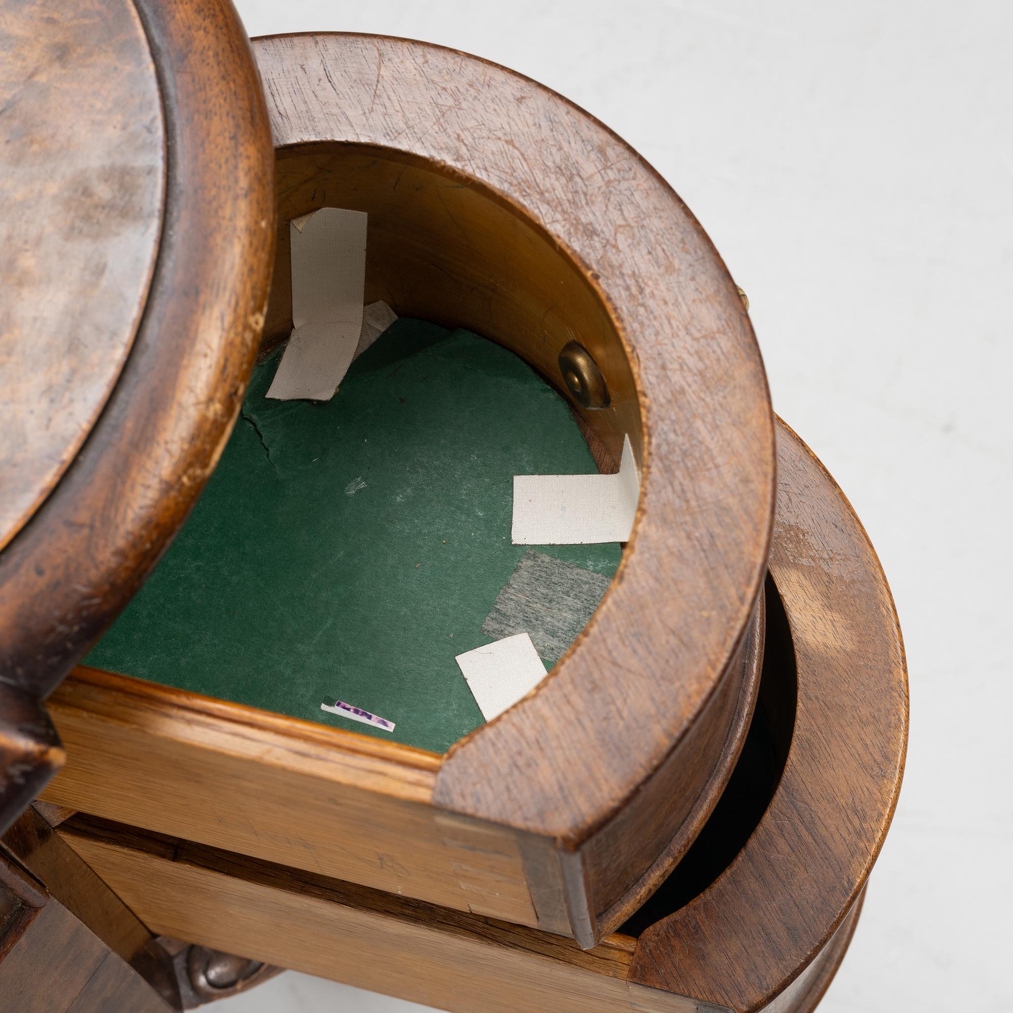 A Chippendale-style desk from Lysbeg & Hansén, Denmark, first half of the 20th century, around 1900.
