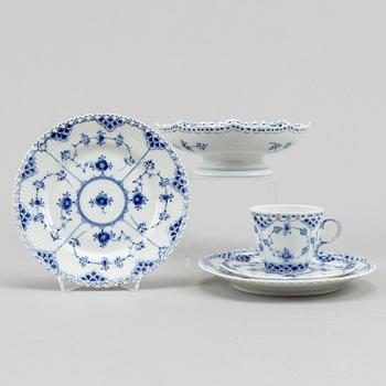 Delar av kaffeservis,  porslin, 13 delar, "musselmalet", hel- och halvblonde, , Royal Copenhagen.