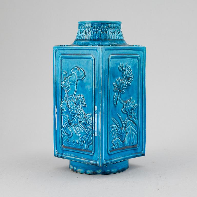 A chinese turkoise glazed kang vase, 20th Century.