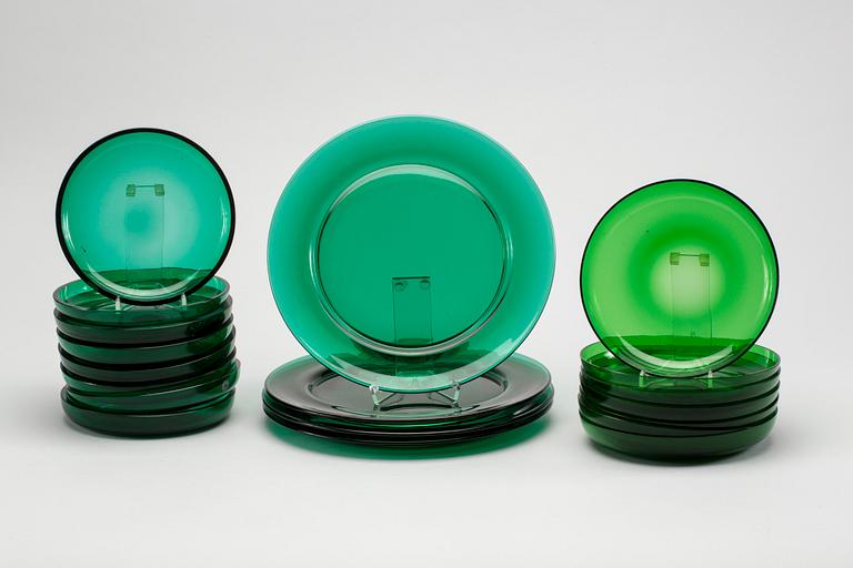 SERVISDELAR, 19 delar, glas, Firma Svenskt Tenn och Reijmyre. 1900-talets andra hälft.