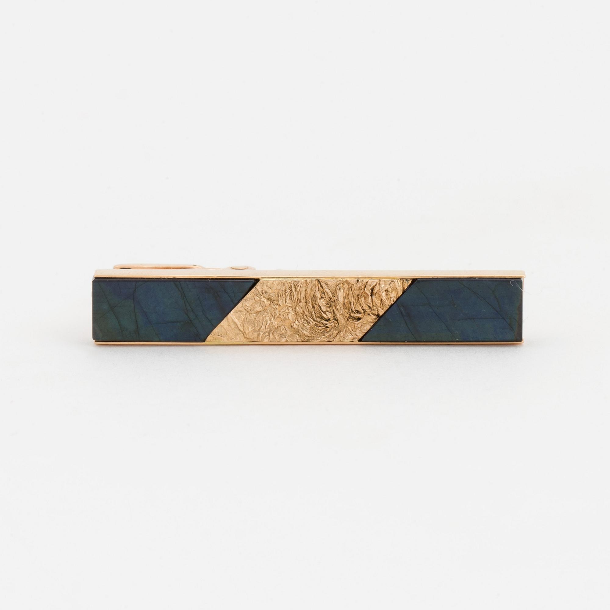 A 14K GOLD TIE PIN WITH LABRADORITE.