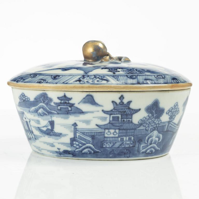 Smörterrin med lock och fat, Kina, Qing dynastin, Qianlong (1736-95).