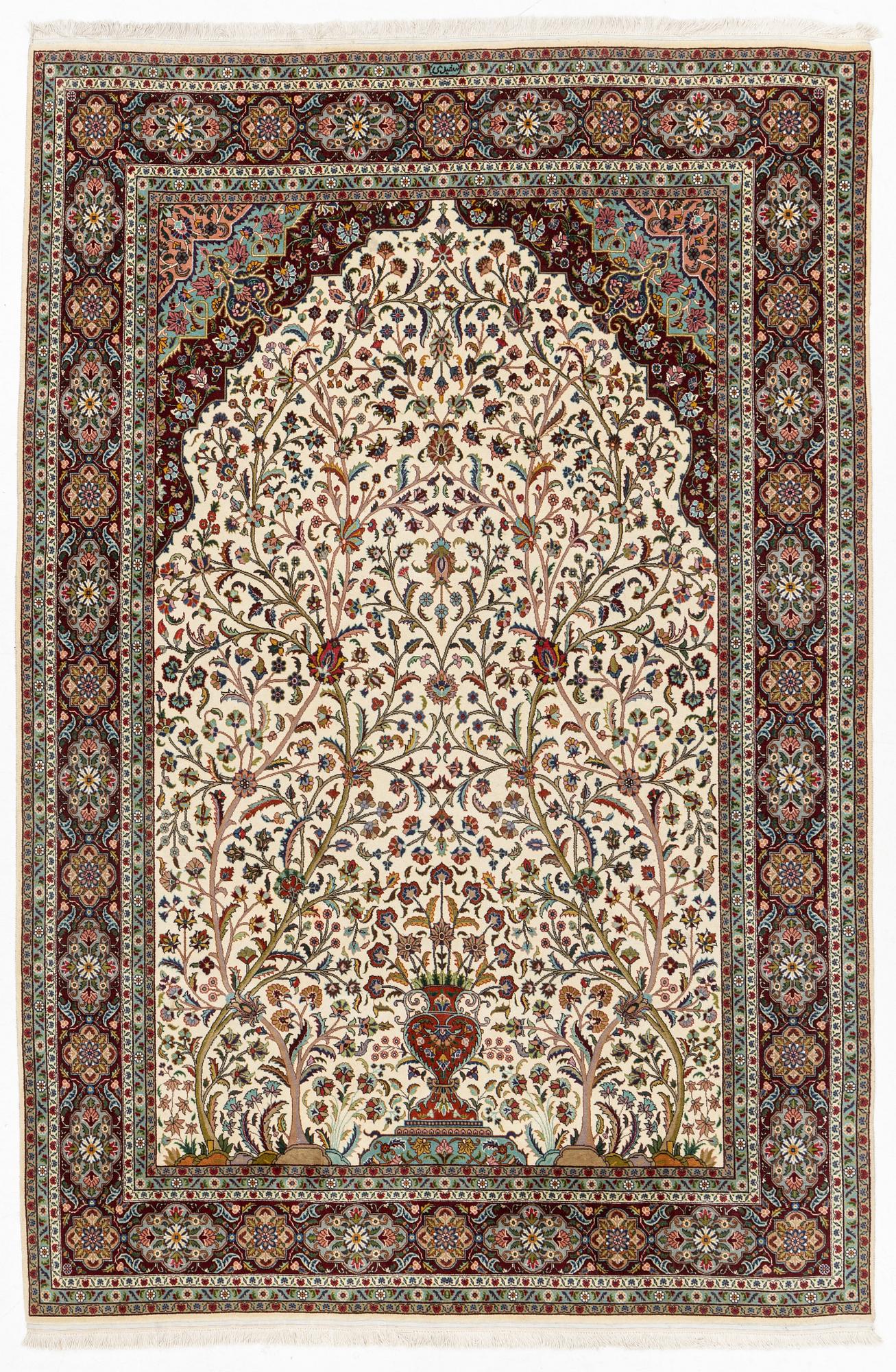 Matta, Täbris part silk, ca 266 x 176 cm.