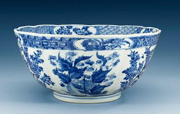 1495. A blue and white punch bowl, Qing dynasty, Kangxi (1662-1722).