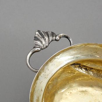 KONFEKTSKÅL, silver, rokoko, möjligen Jon Jonsen, Köpenhamn 1751. Vikt ca 281 gram.