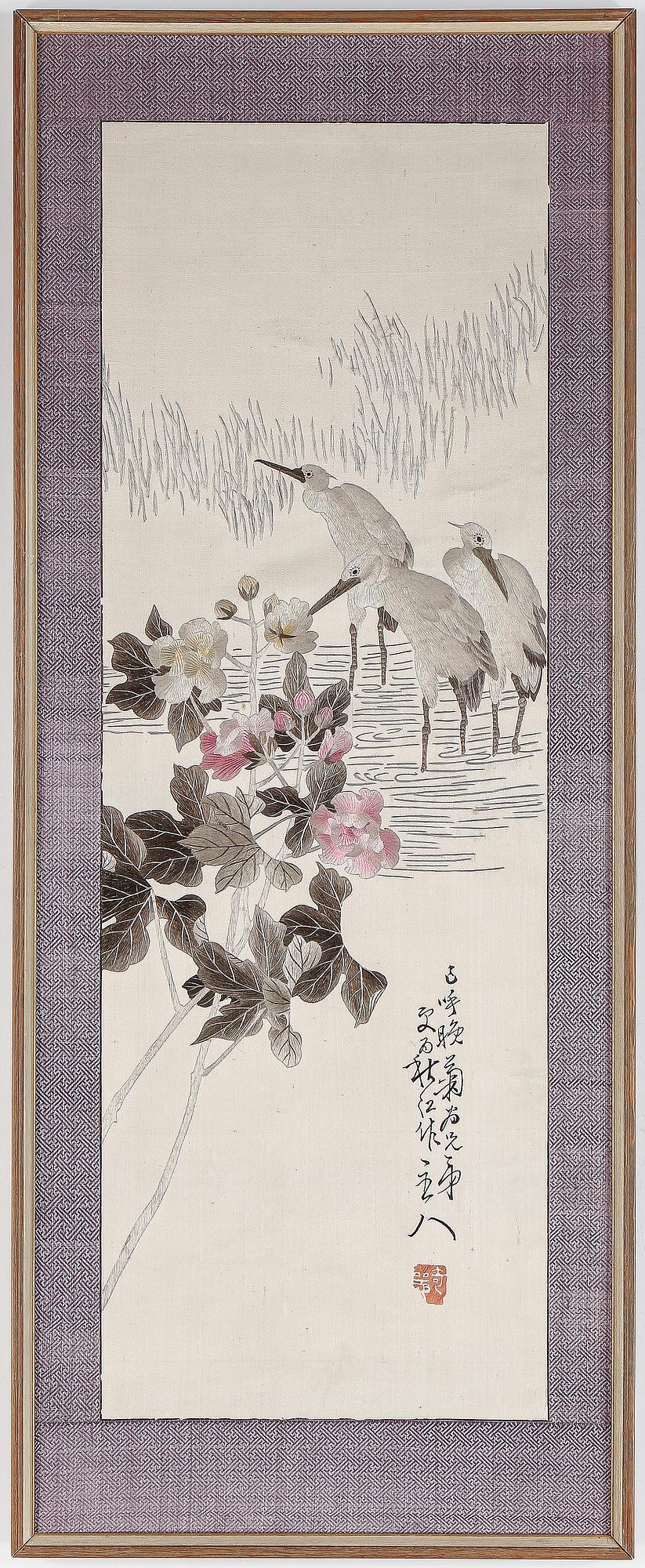 TAVLOR/SIDENBRODERIER, tre st, Kina, 1900 talets första hälft.