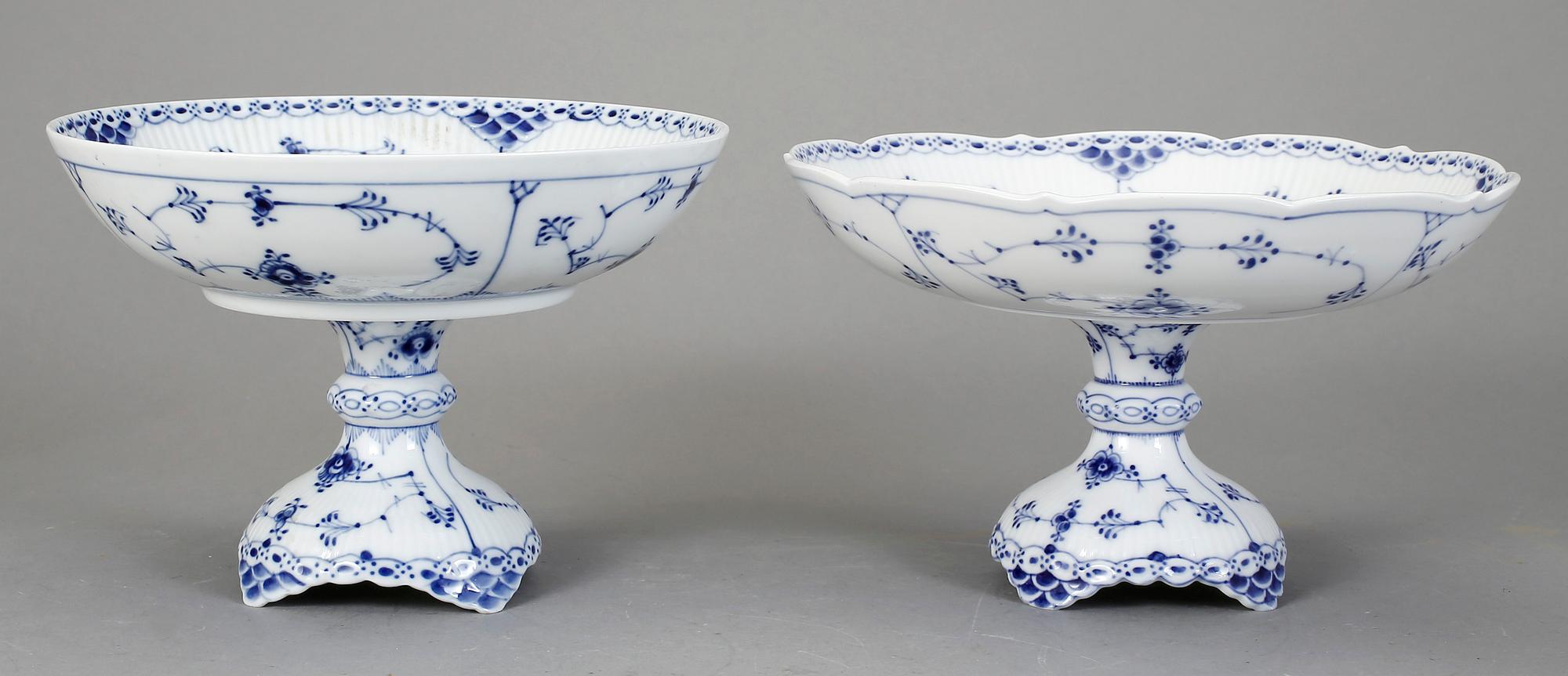 SKÅLAR PÅ FOT, "Musselmalet", Royal Copenhagen.