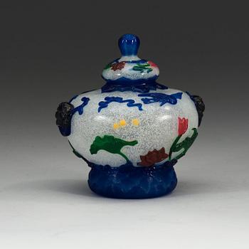 A Chinese Peking glass jar with cover.