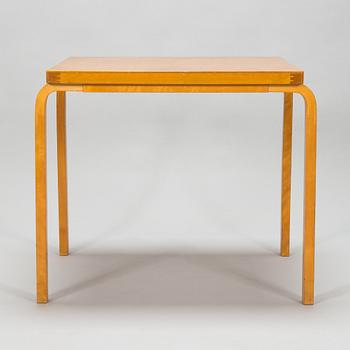 Alvar Aalto, a mid-20th century '85' table and four '60' stools for O.Y. Huonekalu-ja Rakennustyötehdas A.B.