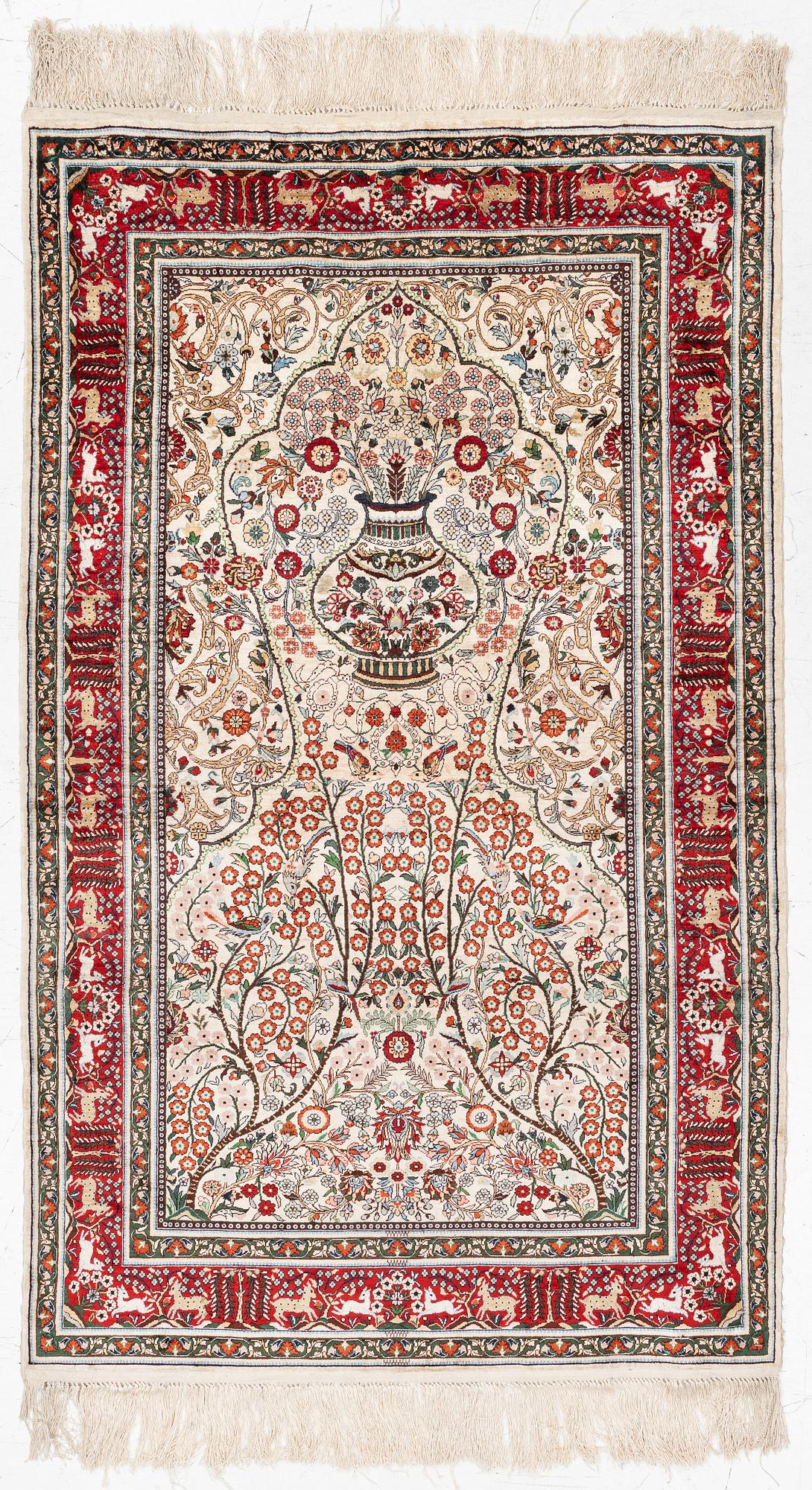 Rug, Hereke design, silk, approx. 153 x 93 cm.