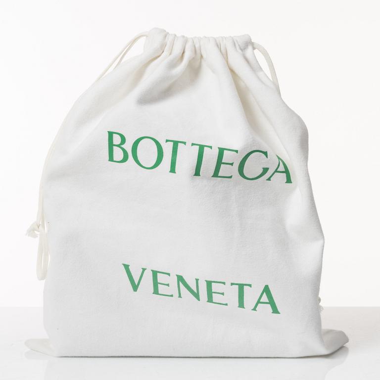 Bottega Veneta, A "Casette" leather bag.