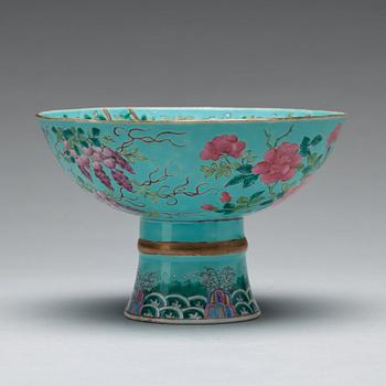 A 'wisteria' Stemcup, Qing dynasty, circa 1900.