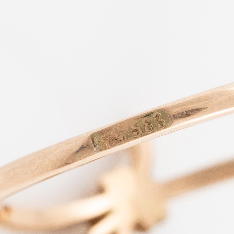 Ring, 14K guld med vita stenar.