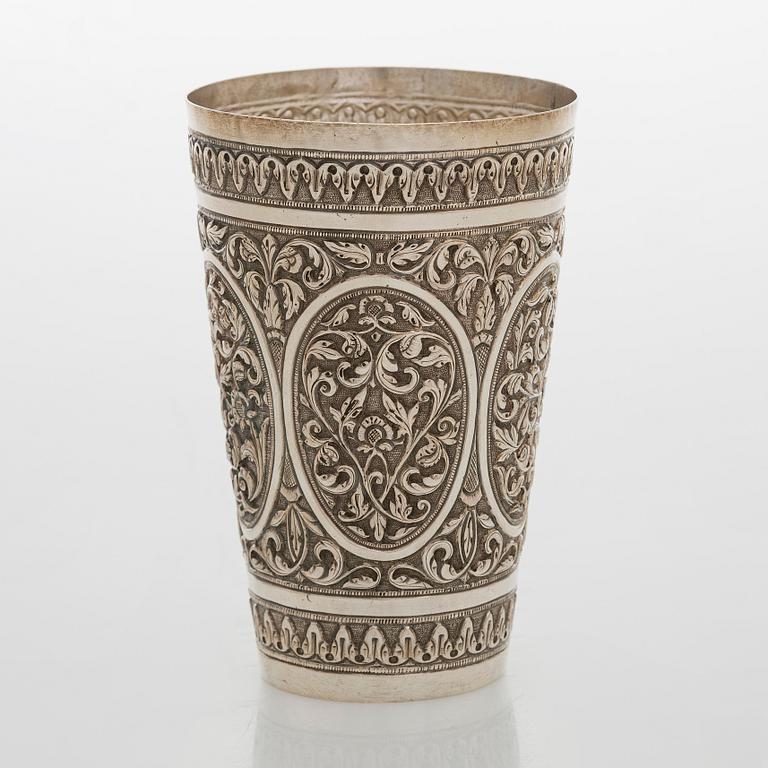 Bägare, silver, Bhuj, Indien kring sekelskiftet 1900.