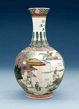 1449. A famille verte vase, late Qing dynasty (1644-1912).