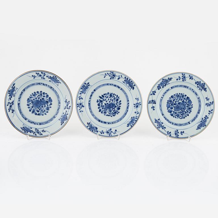 Tallrikar, 12 st, porslin, Kina, (Qianlong 1736-95).