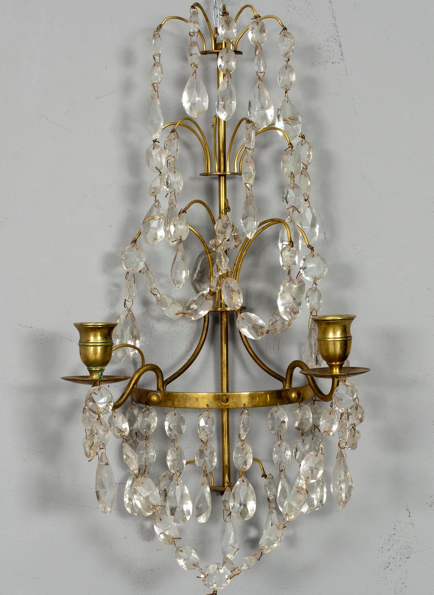 VÄGGAPPLIQUER, ett par, mässing och glas, gustaviansk stil, 1900-tal.