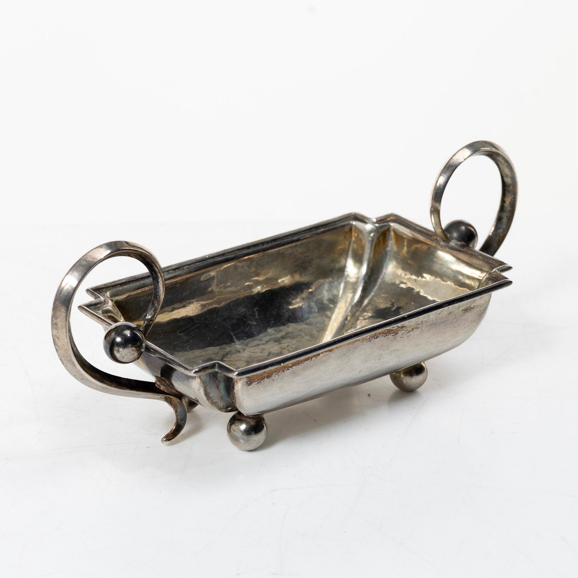 An English silver salt cellar, mark of Omar Ramsden, London 1931.
