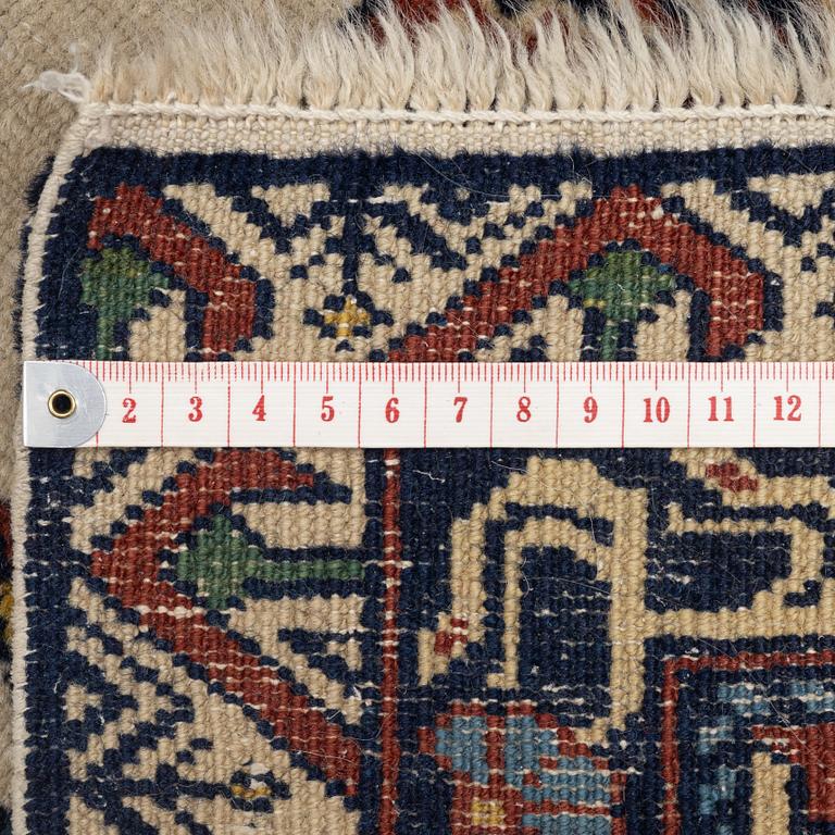 A figural oriental carpet, c. 205 x 134 cm.
