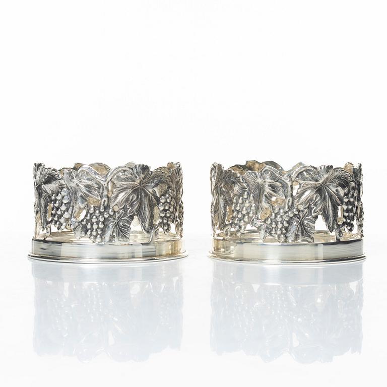 Coasters, ett par, silver, 1900-talets andra hälft.