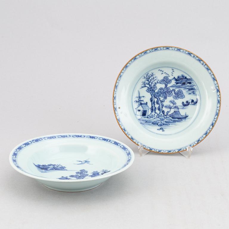 A group of 16 blue and white dishes, Qing dynasty, 18th-19th century.