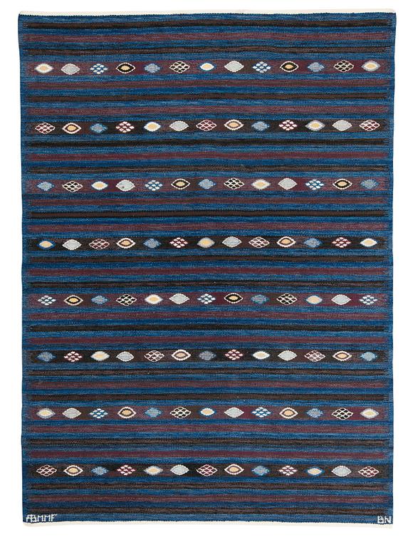RUG. "Blåbär, mörk". Tapestry weave. 215 x 155,5 cm. Signed AB MMF BN.