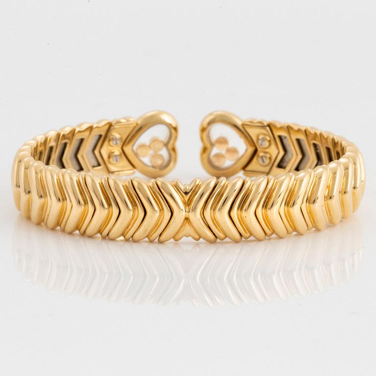 A Chopard "Happy Diamond" bangle in 18K gold.