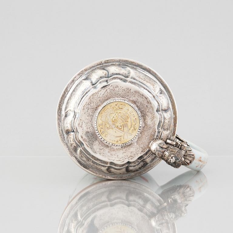 An 18th century famille rose and silver tankard, lid with mark of Nils Gram, Copenhagen 1756.