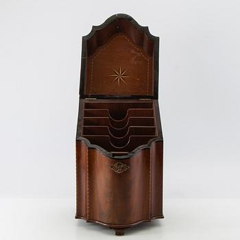Bestickschatull England omkring 1800.